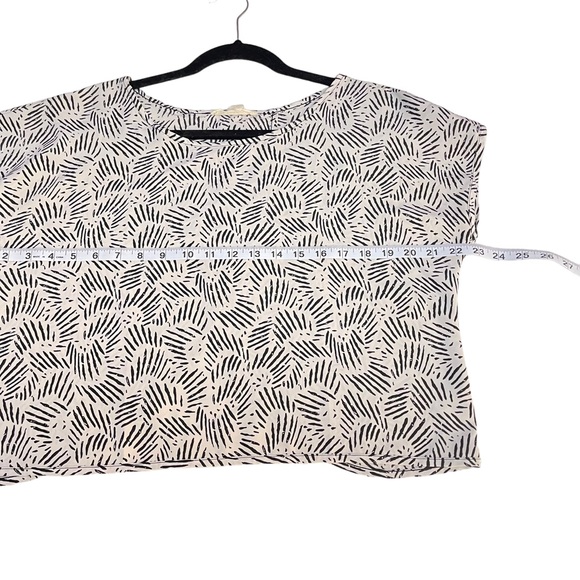 Forever 21 Open Back Crop Top Sheer Geometric Thin White and Black Shirt Size S - Picture 5 of 8